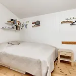 5 Person In